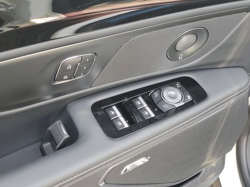 New 2026 Lincoln Nautilus Reserve image 9