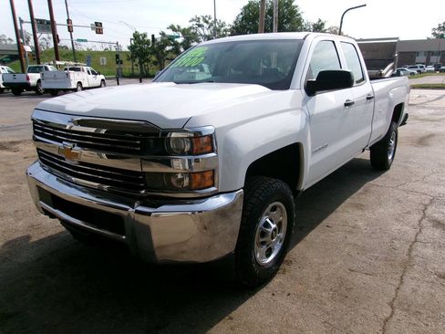 Used 2017 Chevrolet Silverado 2500 W/T AWD/4WD image 9