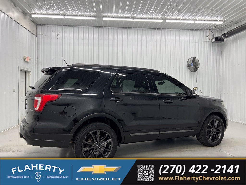 Used 2018 Ford Explorer XLT w/ Equipment Group 202A AWD/4WD image 2
