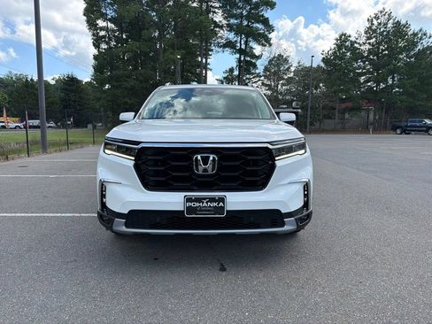 Certified 2024 Honda Pilot Touring image 3