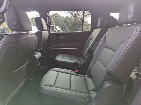 Used 2025 Chevrolet Traverse LT image 28