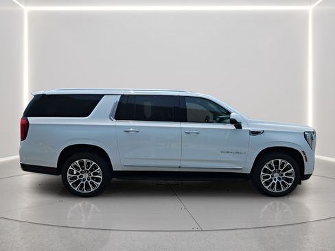 Used 2025 GMC Yukon XL Denali AWD/4WD image 6