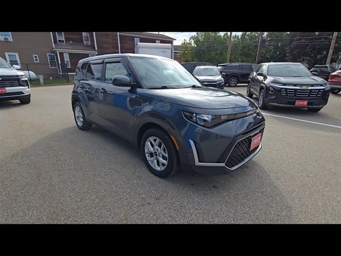 Used 2023 Kia Soul LX w/ LX Technology Package image 2