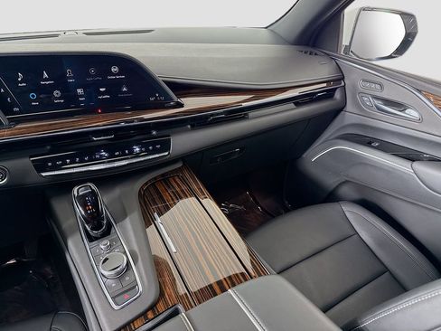 Used 2022 Cadillac Escalade Luxury AWD/4WD image 24