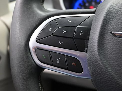 Used 2024 Chrysler Pacifica Touring-L FWD image 24
