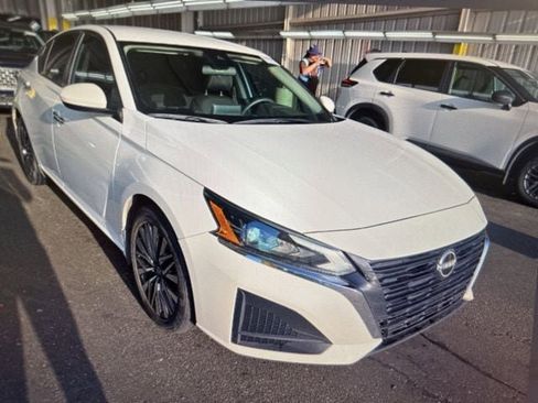 Used 2023 Nissan Altima 2.5 SV image 11