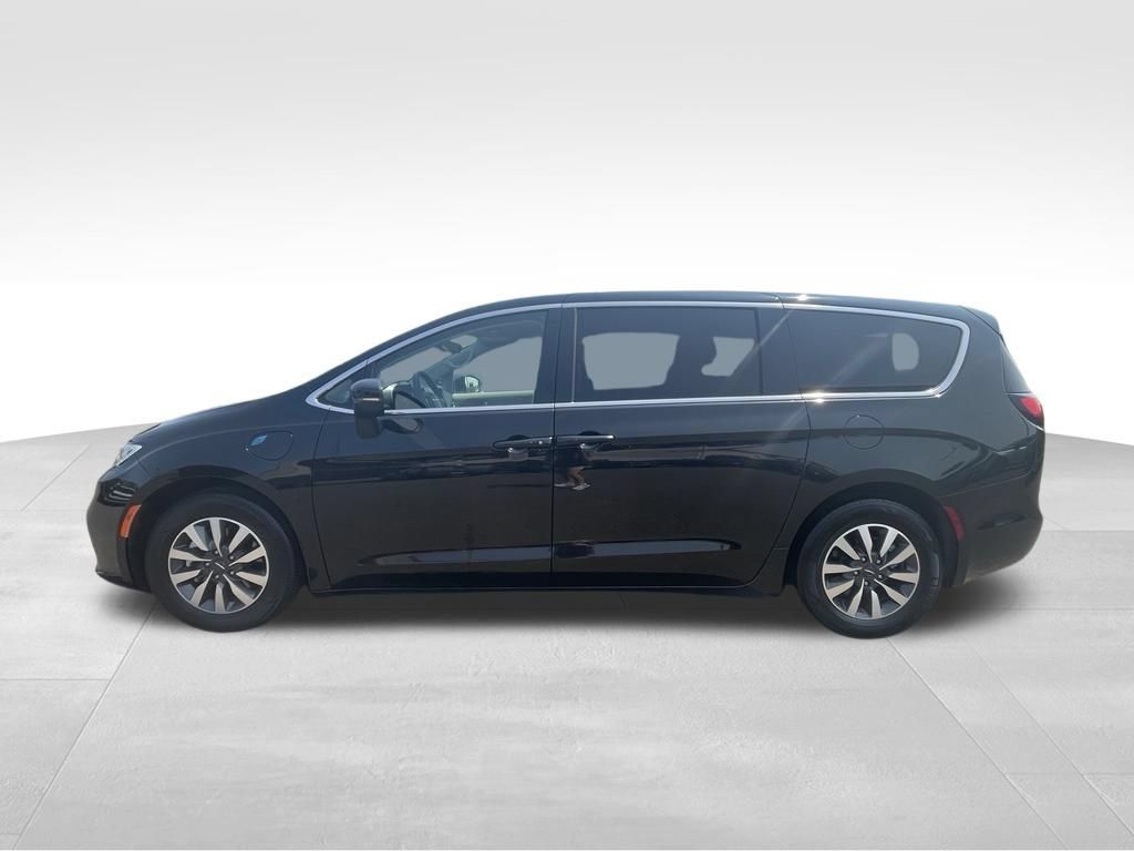 Used 2023 Chrysler Pacifica Touring-L FWD image 18