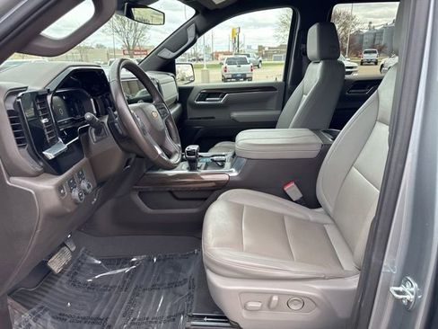 Used 2023 Chevrolet Silverado 1500 LT w/ Leather Package AWD/4WD image 10