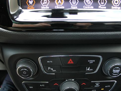 Certified 2021 Jeep Compass Limited w/ Elite Exterior Group image 19