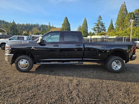 New 2026 RAM 3500 Tradesman AWD/4WD image 4