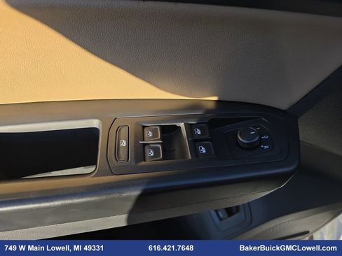 Used 2020 Volkswagen Atlas Cross Sport SE w/ Towing Package image 29