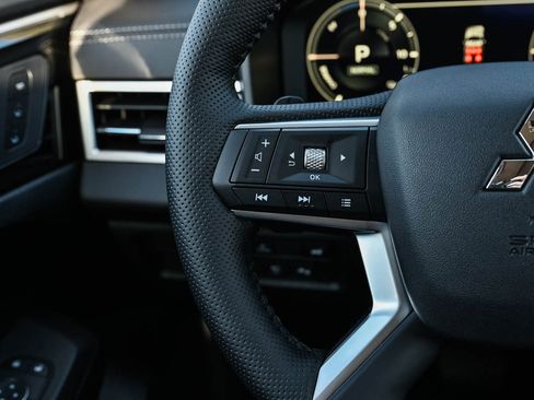 New 2025 Mitsubishi Outlander SEL image 21