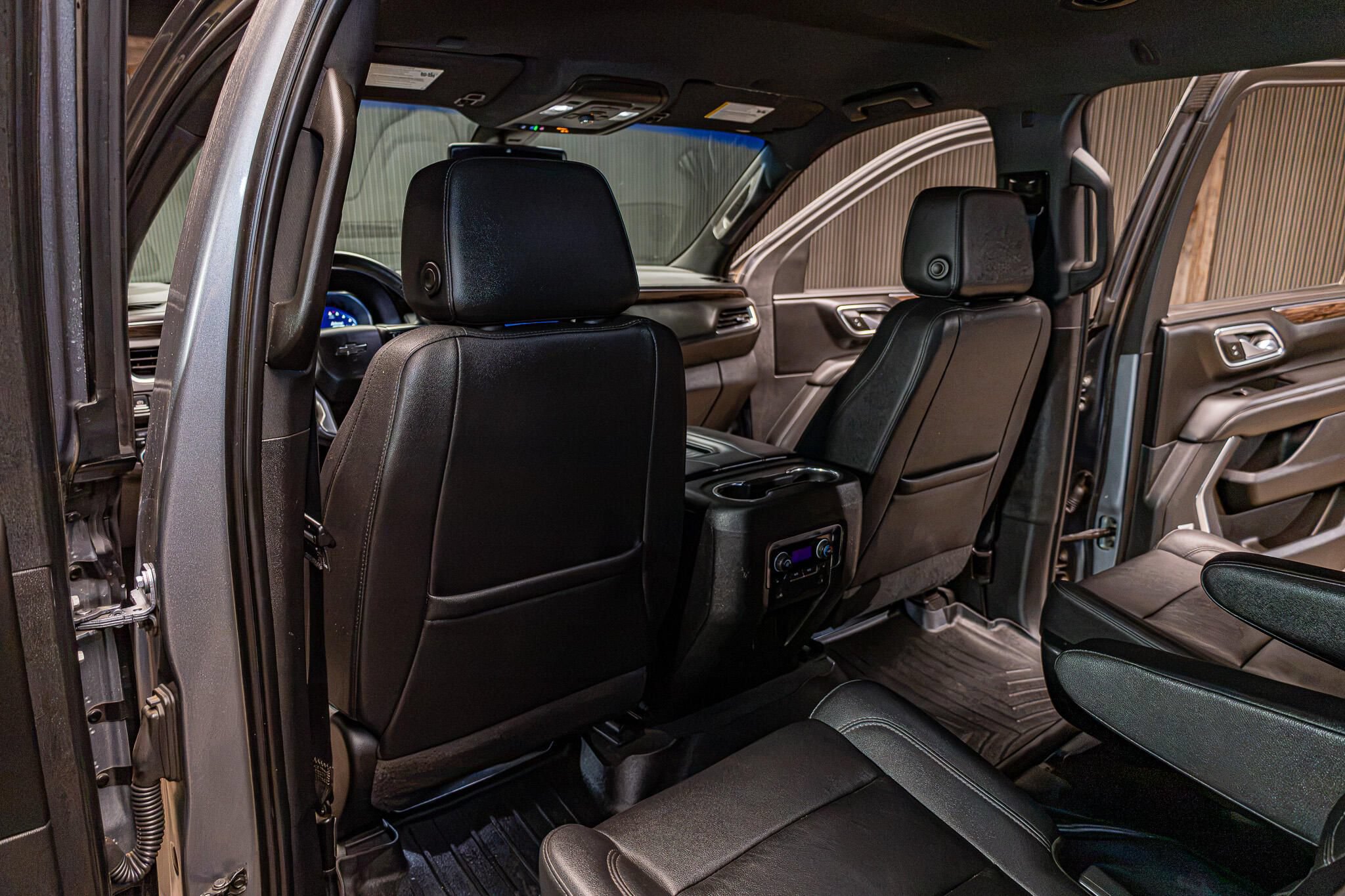 Used 2022 Chevrolet Suburban Z71 w/ Luxury Package AWD/4WD image 22