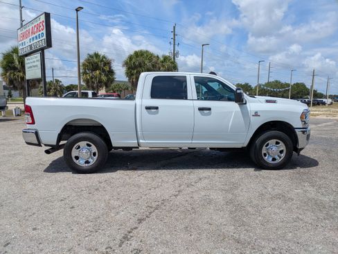 Used 2024 RAM 2500 Tradesman w/ Chrome Appearance Group AWD/4WD image 3