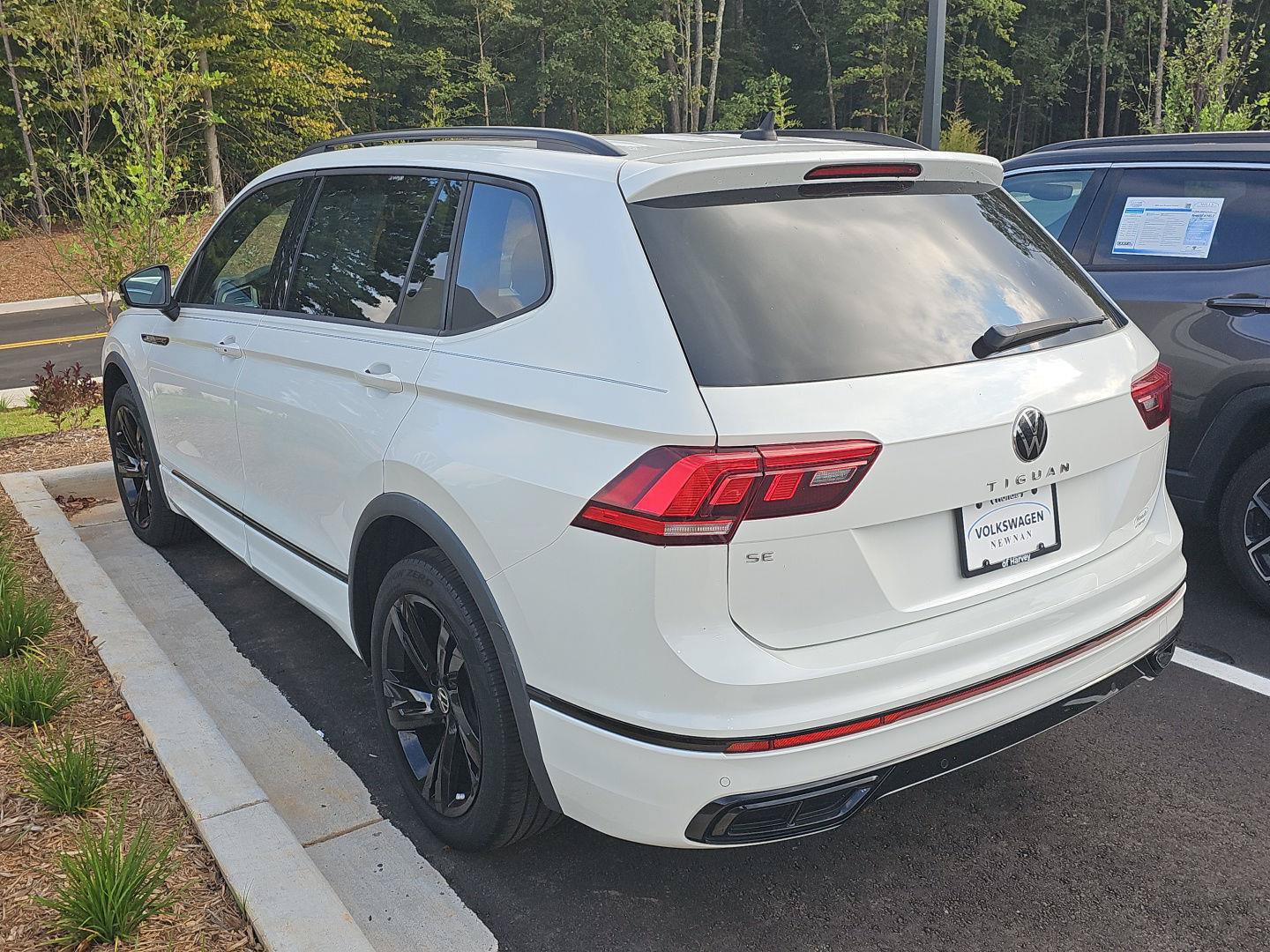Certified 2023 Volkswagen Tiguan SE R-Line FWD image 5