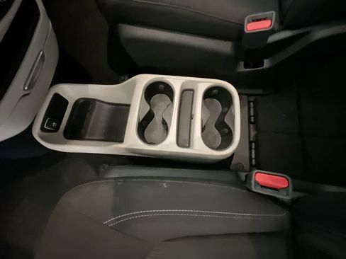 Used 2023 Chrysler Voyager LX image 20