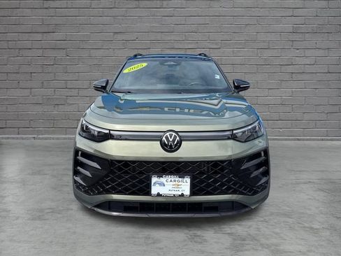 Used 2025 Volkswagen Tiguan SE R-Line AWD/4WD image 2