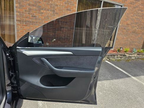 Used 2024 Tesla Model Y Long Range RWD image 58