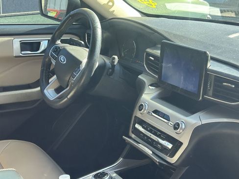 Used 2022 Ford Explorer XLT w/ Equipment Group 202A RWD image 8