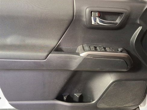 Used 2019 Toyota Tacoma TRD Sport image 15