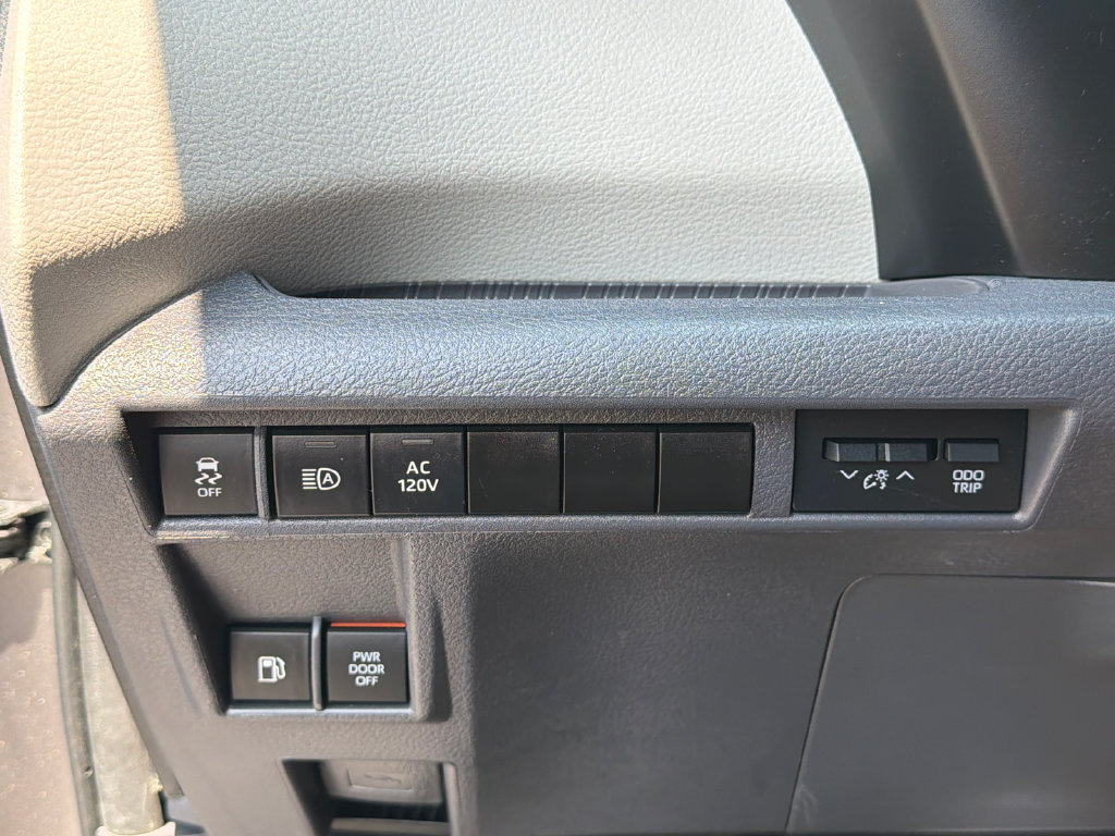 Used 2022 Toyota Sienna Limited AWD/4WD image 33