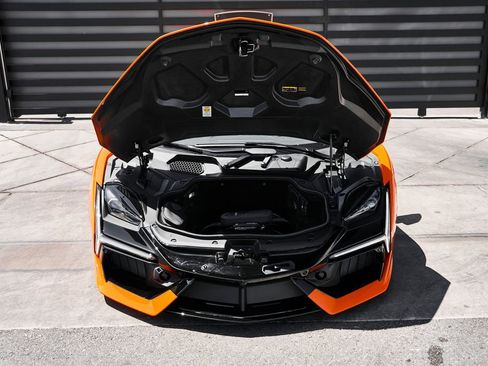 Used 2024 Lamborghini Revuelto AWD/4WD image 19