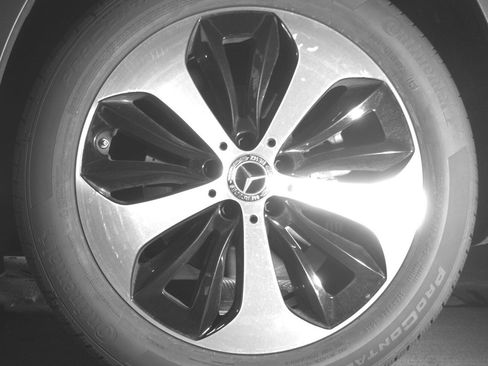 Used 2025 Mercedes-Benz GLB 250 4MATIC image 11