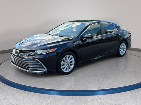 Used 2023 Toyota Camry LE FWD image 1