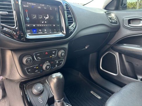 Used 2018 Jeep Compass Limited w/ Navigation Group AWD/4WD image 17