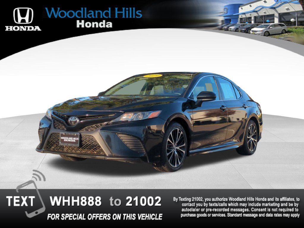 Used 2019 Toyota Camry SE w/ Carpet Mat Package FWD image 1