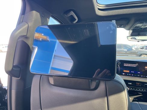 New 2026 Chevrolet Suburban Premier image 23