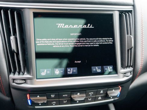 Used 2022 Maserati Levante Trofeo image 23