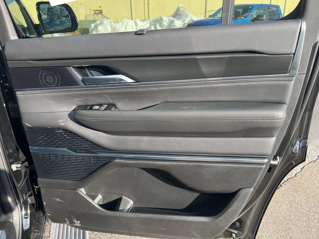 New 2026 Jeep Grand Wagoneer Summit AWD/4WD image 12