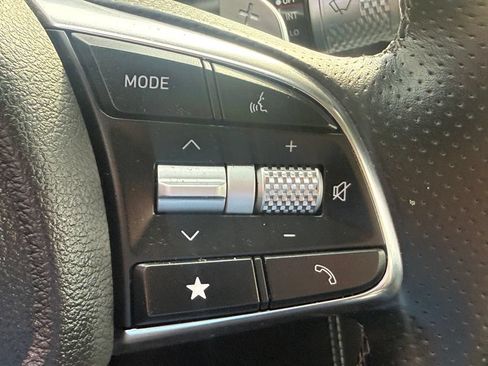 Used 2025 Genesis G70 2.5T RWD image 20