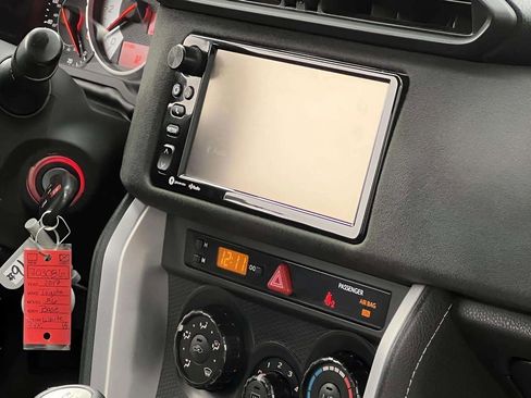 Used 2017 Toyota 86 image 25