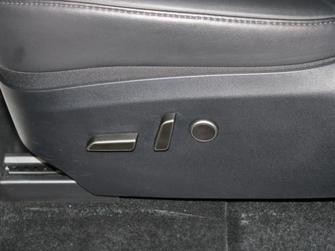 Used 2024 Tesla Model Y Long Range image 19