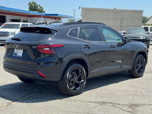 New 2026 Chevrolet Trax LT w/ Midnight Edition FWD image 6