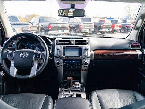 Used 2019 Toyota 4Runner SR5 AWD/4WD image 21