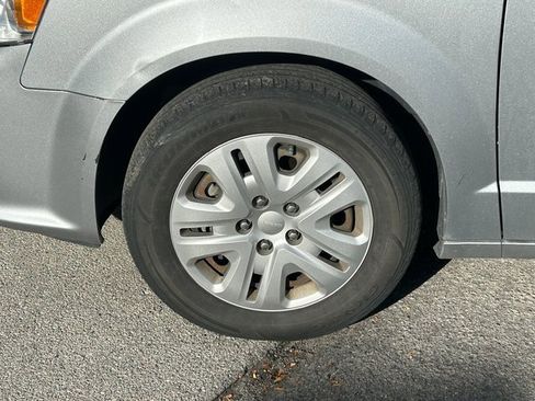 Used 2019 Dodge Grand Caravan SE image 12