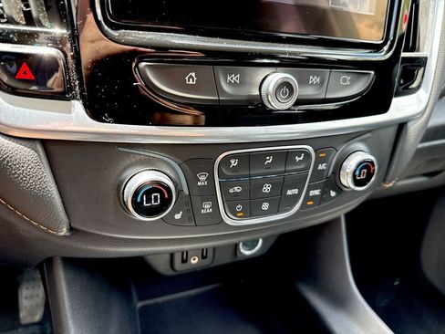 Used 2019 Chevrolet Traverse LT FWD image 51