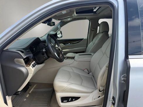 Used 2019 Cadillac Escalade ESV Luxury AWD/4WD image 15