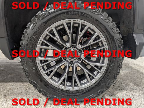 Used 2024 GMC Sierra 1500 AT4 w/ AT4 Premium Package image 11