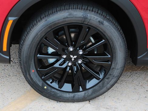 New 2025 Mitsubishi Eclipse Cross LE image 2