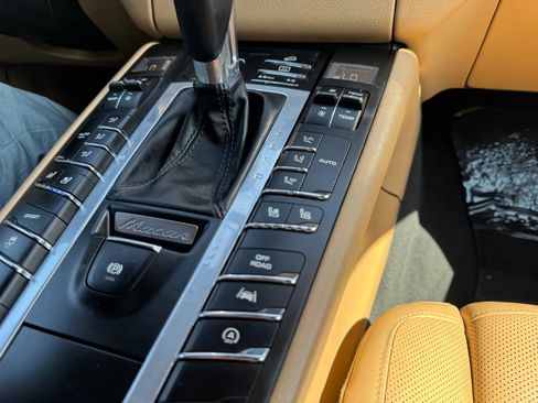 Used 2018 Porsche Macan Sport Edition image 46