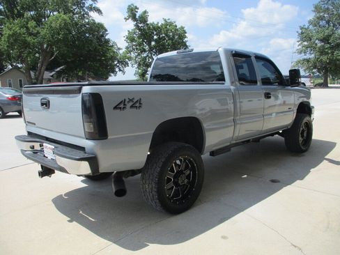 Used 2005 Chevrolet Silverado 2500 LS w/ Heavy-Duty Power Package AWD/4WD image 15