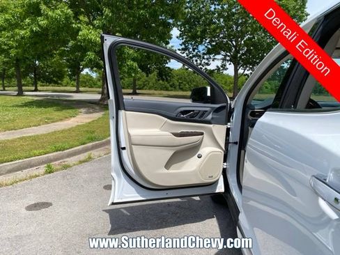 Used 2023 GMC Acadia Denali AWD/4WD image 13