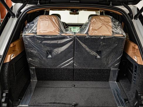 New 2026 Land Rover Range Rover Long Wheelbase SE AWD/4WD image 17