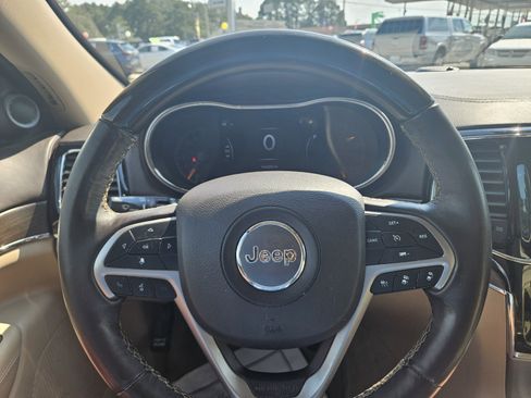 Used 2019 Jeep Grand Cherokee Overland RWD image 11