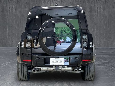 Used 2025 Land Rover Defender 110 V8 AWD/4WD image 5
