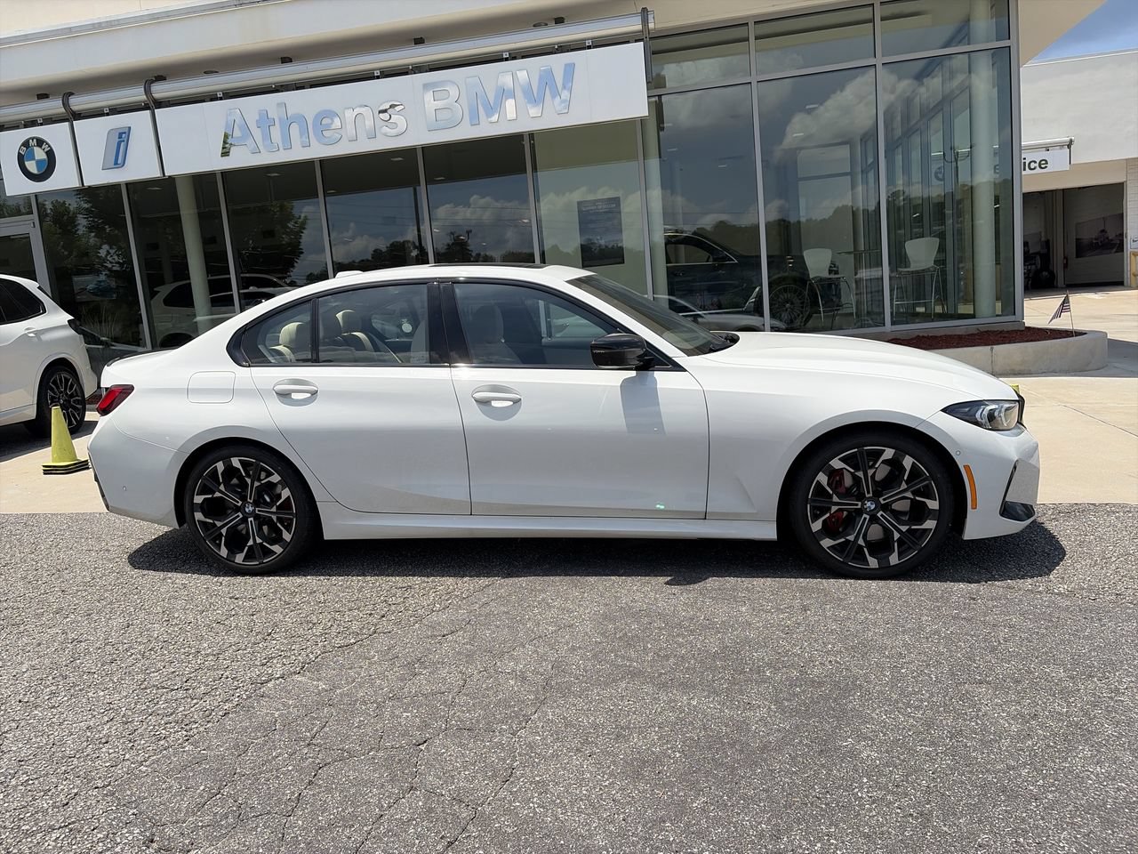 Used 2026 BMW 330i Sedan w/ M Sport Package RWD image 9